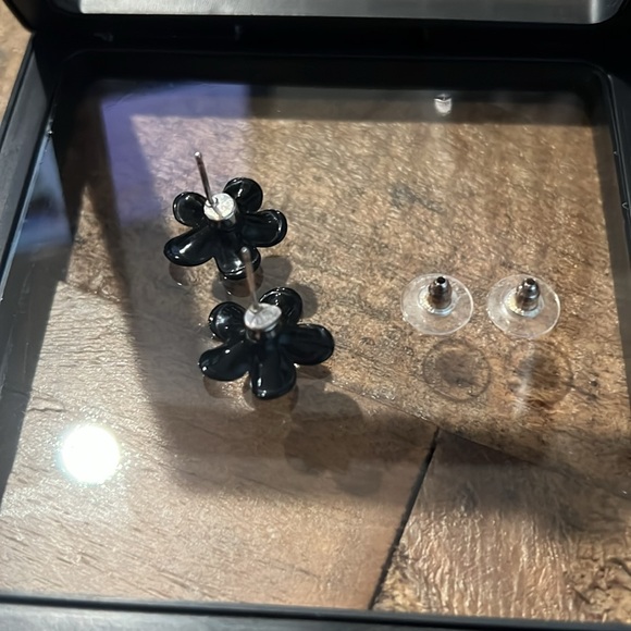 CHANEL 05P earrings - Picture 5 of 5